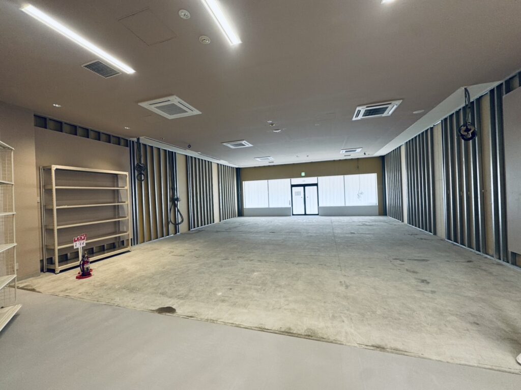 神戸三田プレミアムアウトレット内店舗解体工事及び補修工事